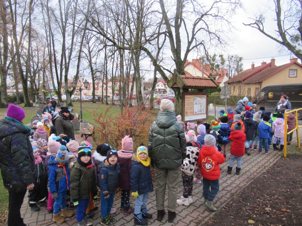 Zdjęcie przedstawia grupę ludzi.