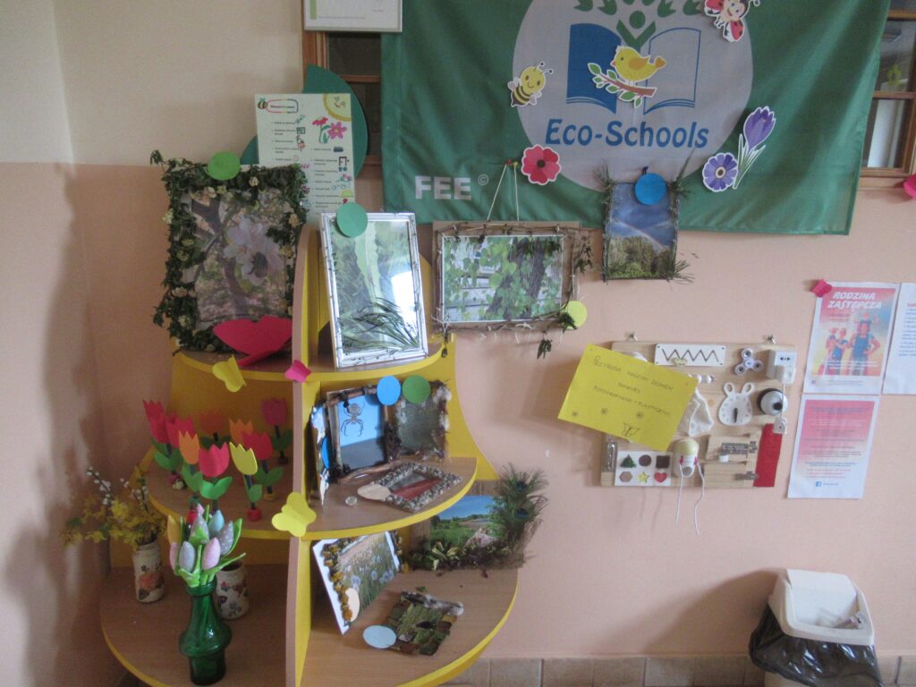 Zdjęcie ukazuje wszystkie prace konkursowe - zdjęcia natury.